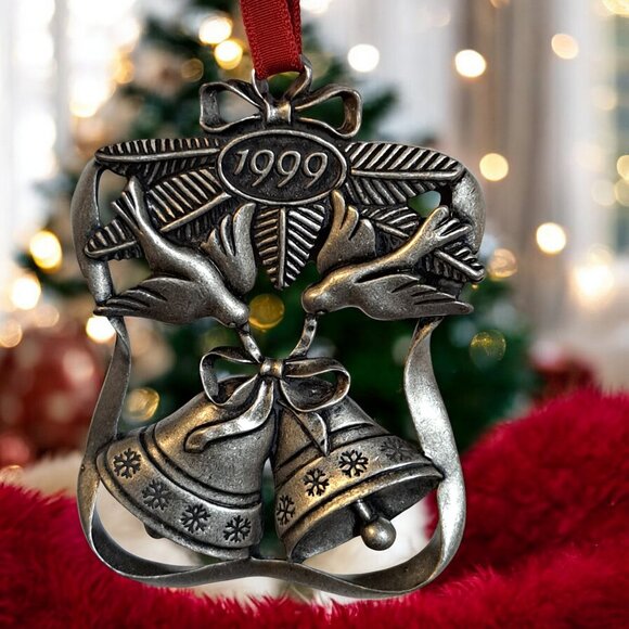 1999 Avon Fine Collectibles Pewter 'Season of Peace' Christmas Ornament - Picture 1 of 7
